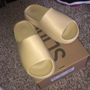 Yeezy Slides $120